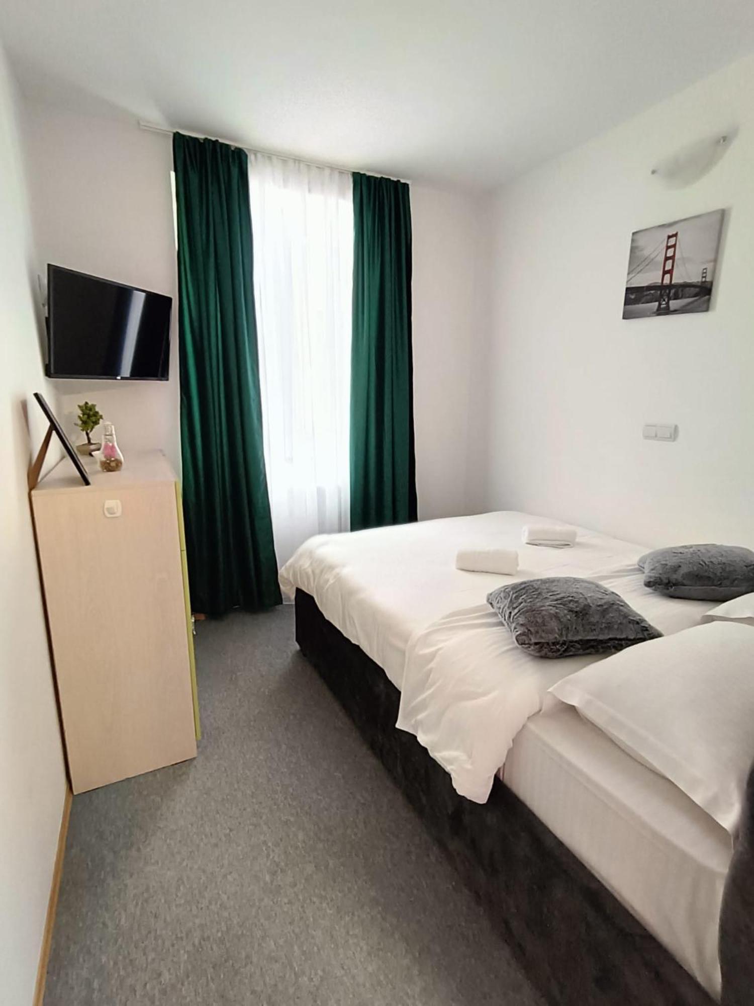 Chic Boutique Dumbrava Apartment Sibiu Bagian luar foto